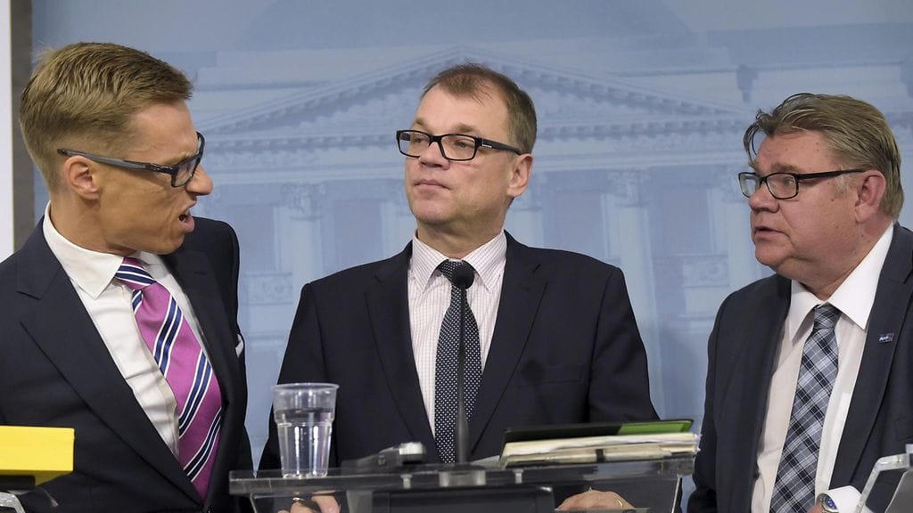 Työntekijällä olisi sairastuessaan kuuden ensimmäisen päivän omavastuu, ja vasta tämän ylittävät lomalle osuvat sairauspäivät voisi pyytää siirrettäviksi.