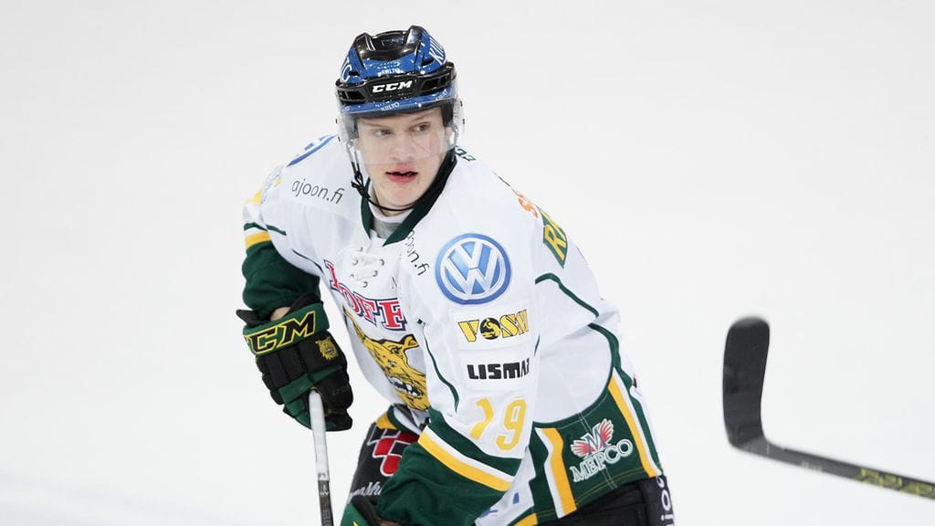 Teemu Rautiainen (arkistokuva) on SM-liigan pienikokoisimpia pelaajia.