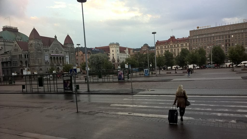 Epäilty ryöstö tapahtui sunnuntai-iltana Helsingin Rautatientorilla.