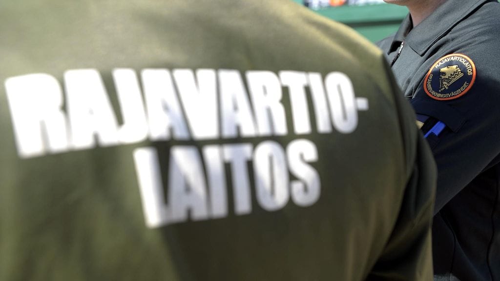 Rajavartiolaitos otti aamulla kiinni miehen epäiltynä laittoman maahantulon järjestämisestä. Kuvituskuva.