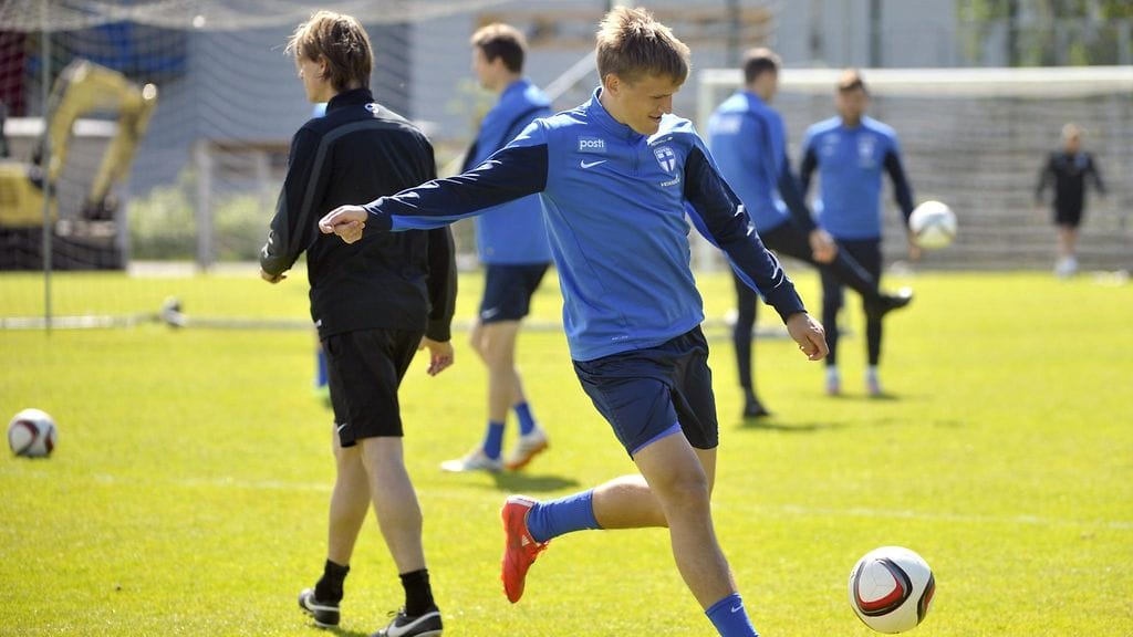 Robin Lod (kuvassa) hälyytettiin loukkaantuneen Tim Väyrysen tilalle.