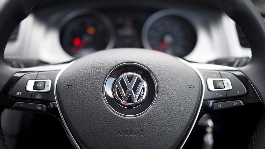 Volkswagen-konsernin EA189-moottoriset autot korjataan ohjelmistopäivityksellä, joka kestää puoli tuntia.