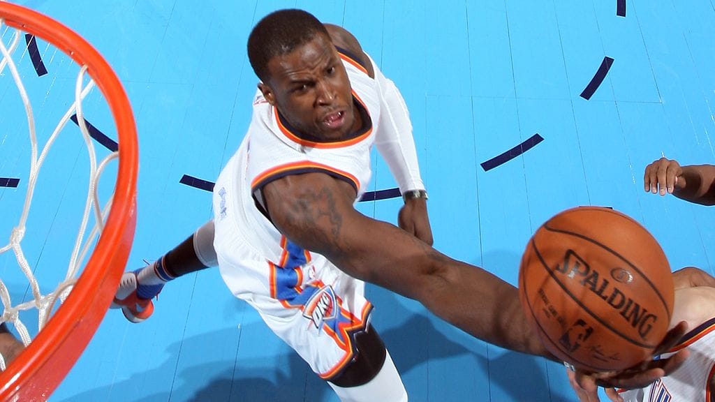 Kevin Durant (vas.) tehtaili Oklahomalle 22 pistettä.