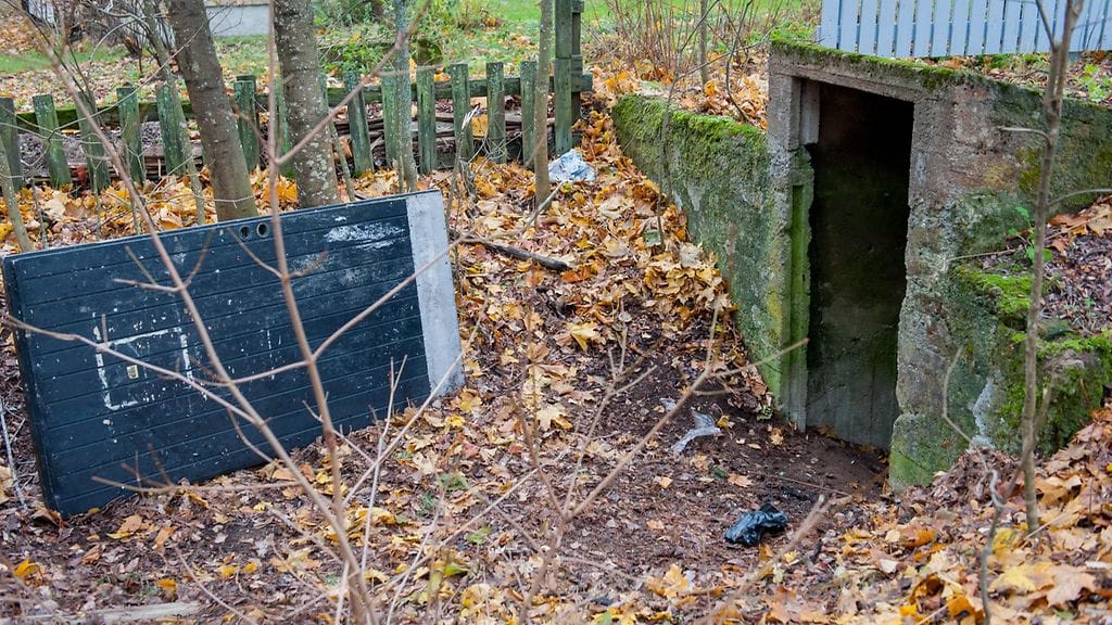 Maakellari nuorisotalo Rientolan pihassa Joutsenossa.