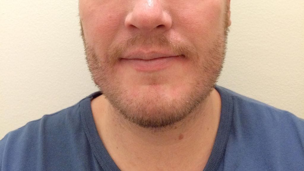 Värväsimme miehen avuksemme kasvattamaan viiksiä!