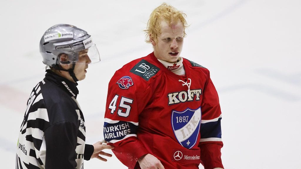 Micke-Max Åsten on kurinpidon käsittelyssä