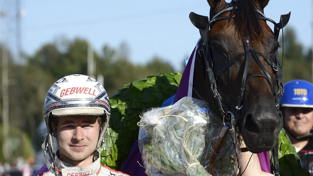 Iikka Nurmonen hakee Kultaloimi-lähdön keulapaikkaa Surprise Lordin rattailla.