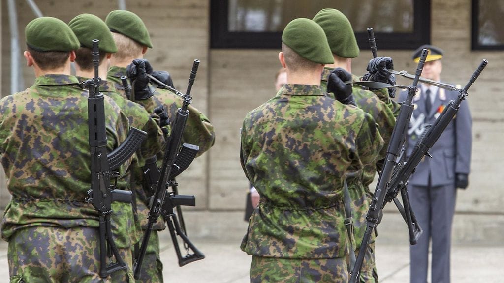 Varusmiesten valatilaisuus Kainuun prikaatissa Hoikankankaalla 15. toukokuuta 2015.