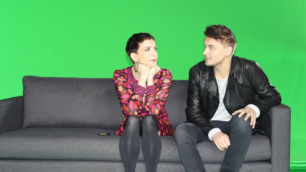 Veitolan mielestä Roope Salmisen tyylin kulmakivet ovat viikset ja nahkatakki.