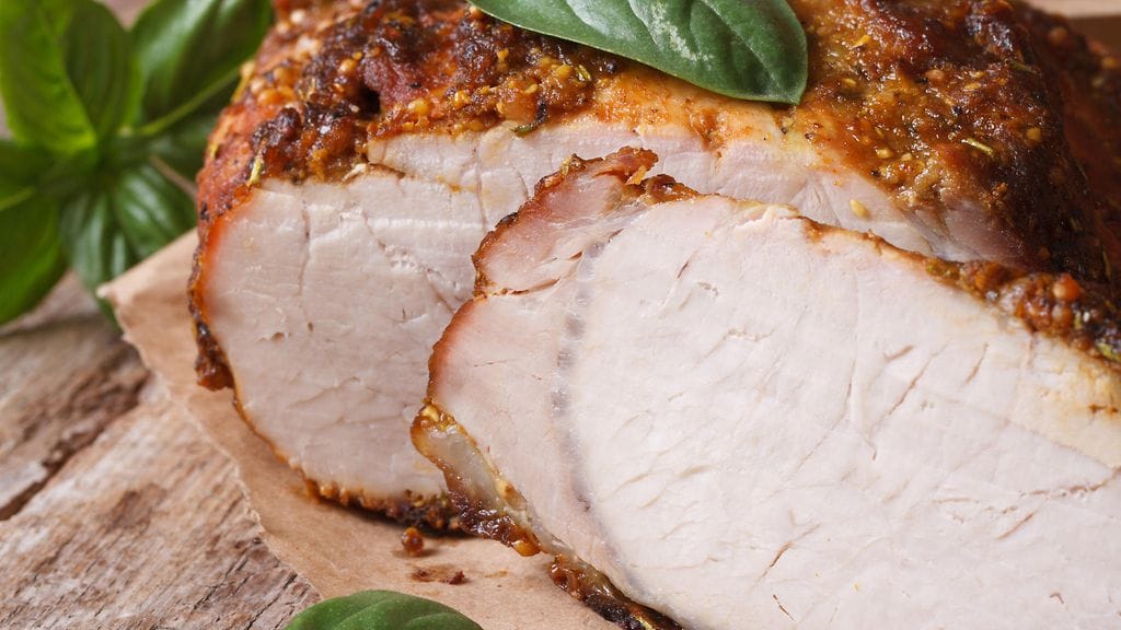 Monessa suomalaisessa joulupöydässä pääosassa on kinkku.