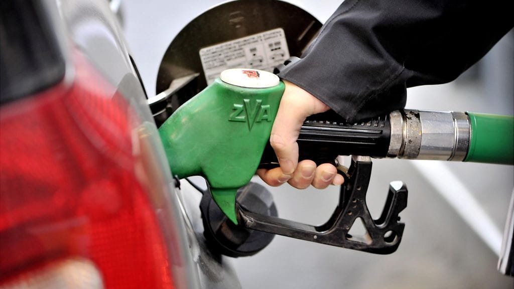 Hallitus on päättänyt, ettei ensi vuonna kiristä liikennepolttoaineiden verotusta.