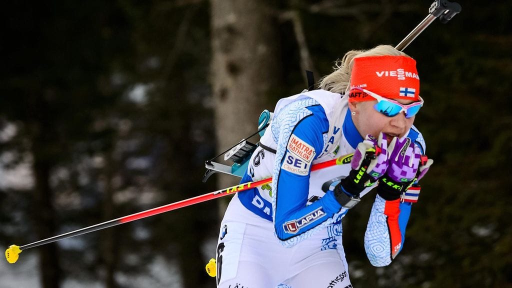 Kaisa Mäkäräinen ampui yhteensä neljä sakkoa 12,5 kilometrin yhteislähtökisassa (arkistokuva).