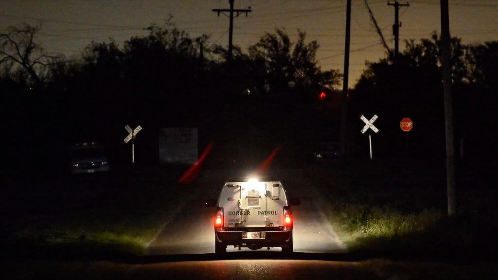 Trump lupasi kampanjansa aikana rakentaa muurin Yhdysvaltain ja Meksikon väliselle rajalle ja karkottaa kaikki laittomasti Yhdysvalloissa olevat siirtolaiset pois maasta.