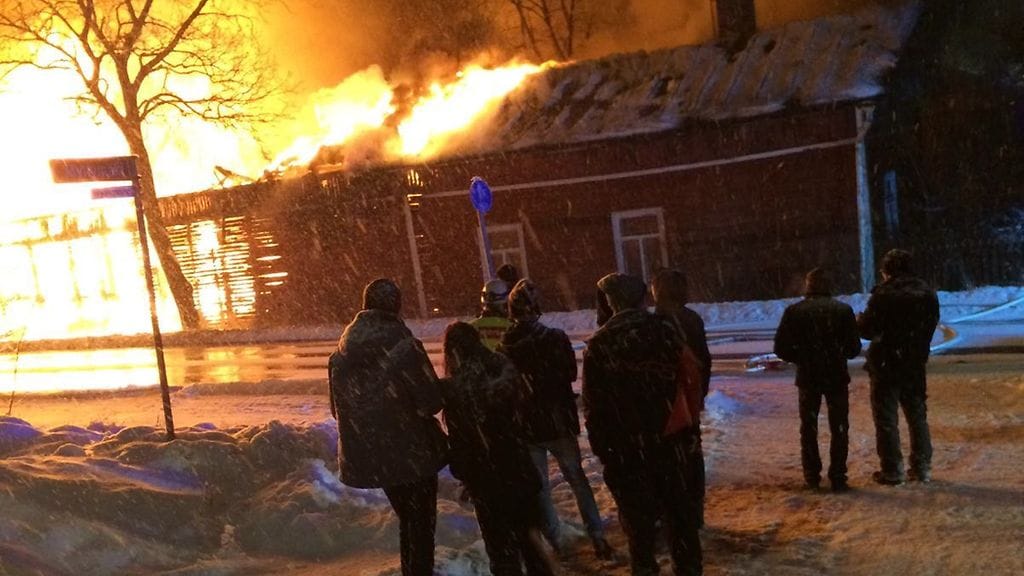 Uudessakaupungissa palamaan syttyneessä rakennuksessa ei ollut asukkaita eikä palossa ole syntynyt henkilövahinkoja, pelastuslaitokselta kerrottiin lauantaina illalla.