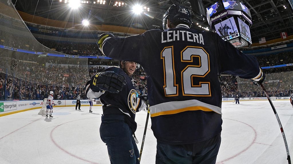 Jori Lehterä iski lisäpisteen Bluesille.