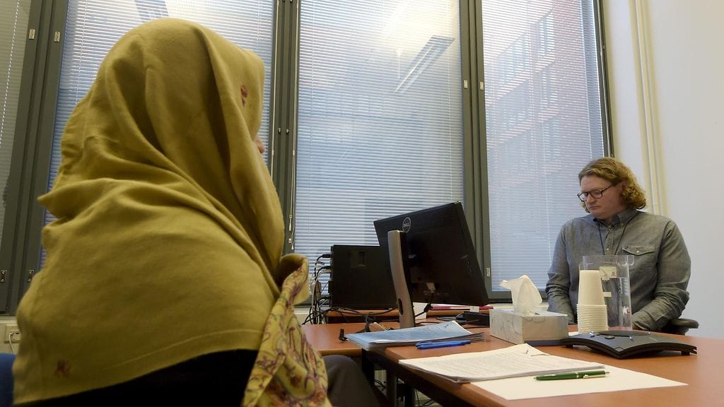 Turvapaikanhakijat kertovat, että useat tulkeista kannattavat Eritrean hallitusta, jota turvapaikanhakijat pakenevat. Kuva lavastettu kuvituskuva.