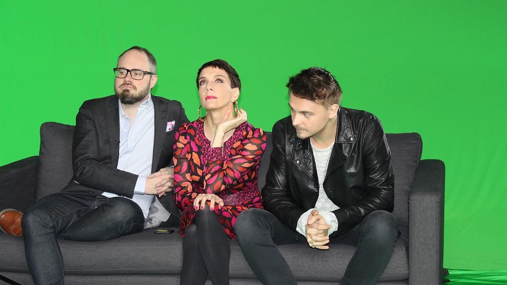 Juontajakolmikko nauttii ohjelman poikkeuksellisen vahvasta ajankohtaisuudesta.