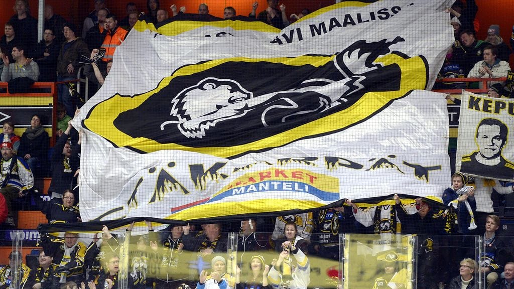 Oulun Kärpillä on täyden kotiyleisön tuki tiistaisessa CHL-finaalissa.