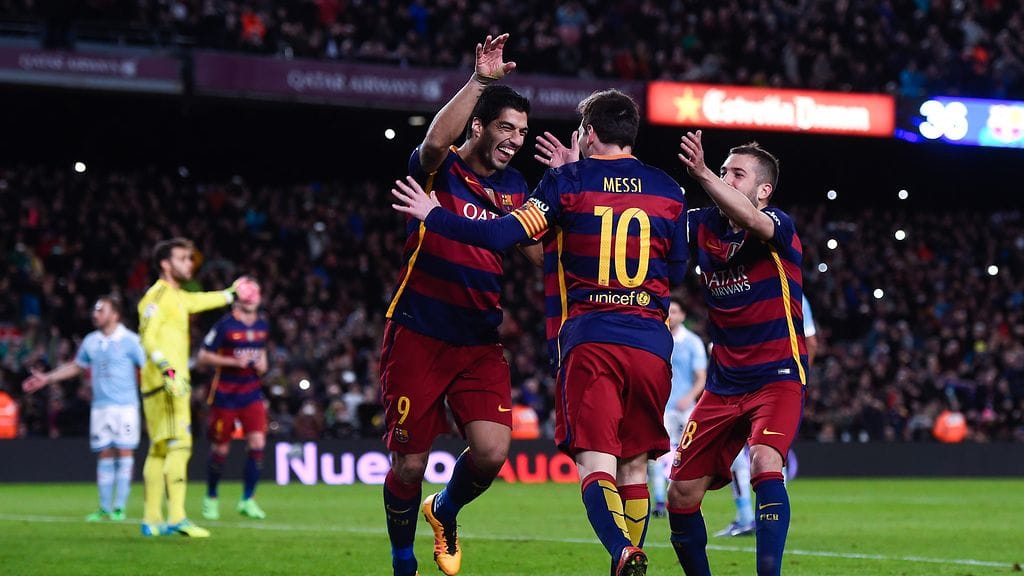 Luis Suarez ja kumppanit juhlimassa