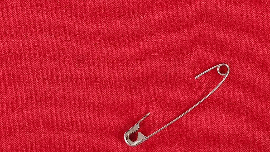 Hakaneula vähentää vaatteen sähköistymistä pakkasella.