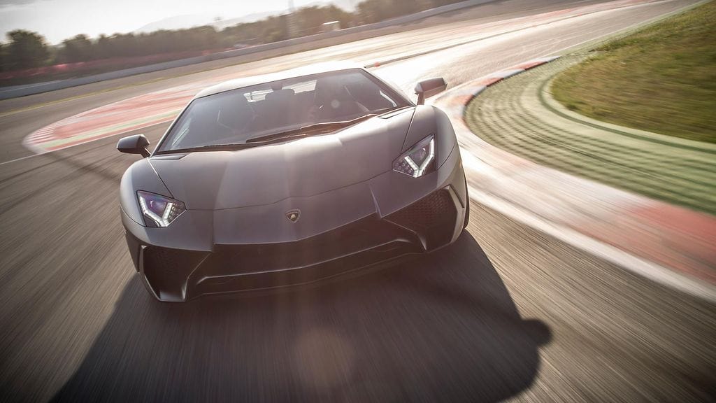 Tallinnasta voi tilata esimerkiksi tällaisen Lamborghini Aventador Superveloce LP 750-4:n.