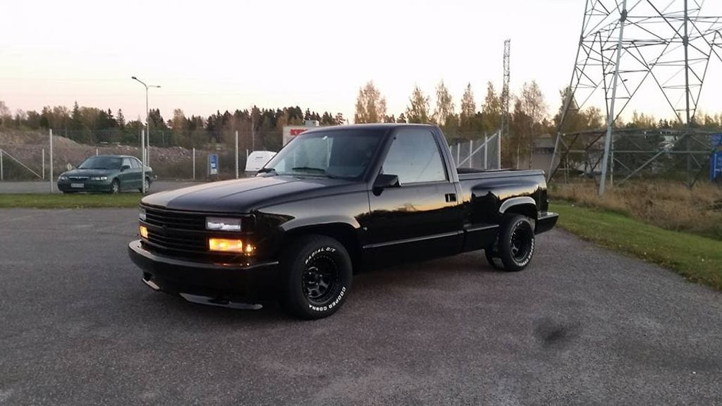 Janne Niskan entinen Chevy Sportside 5.7 V8.