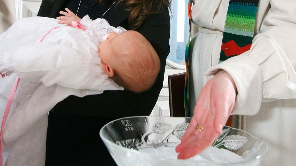 Lapsille on paikoin yhä vaikeampi löytää kummeja.