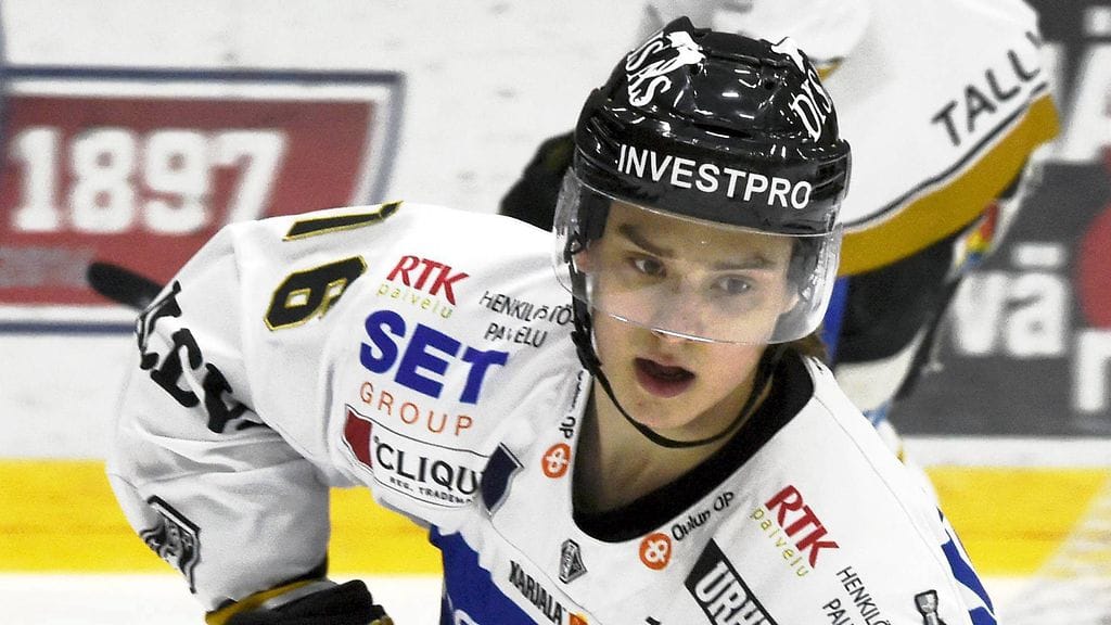 Sebastian Aho oli yksi runkosarjan parhaita pelaajia.