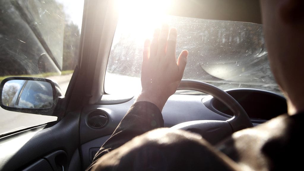 Tuulilasi on tärkeä auton osa kuljettajan havainnointikyvyn kannalta. Pidä siitä huolta.