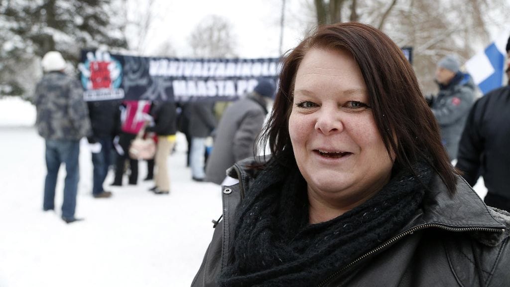 Terhi Kiemunki Rajat kiinni! -kansanliikeen järjestämässä mielenilmaisussa naisrauhan puolesta Tampereella Tampere-talon edustalla 23. tammikuuta 2016. LEHTIKUVA / KALLE PARKKINEN Copyright: Lehtikuva. Kuva: Kalle Parkkinen.