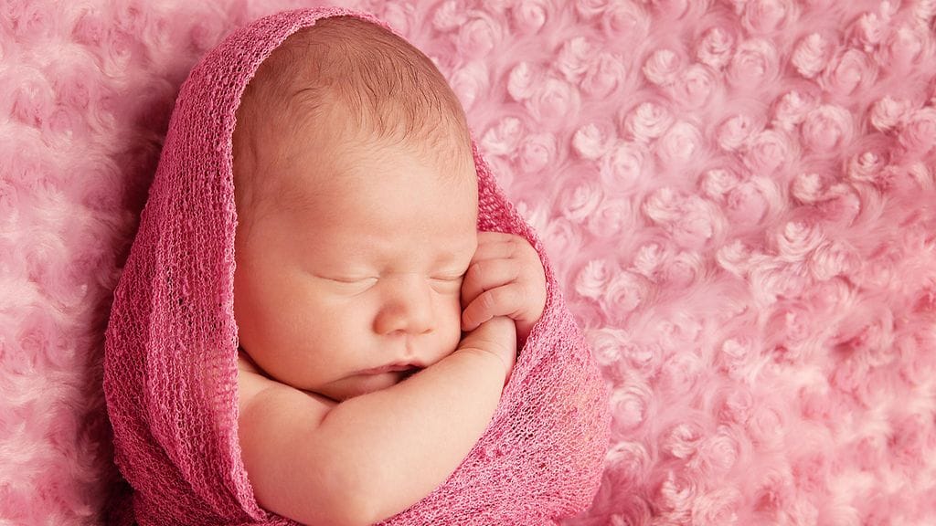 10 päivää vanha tyttövauva.