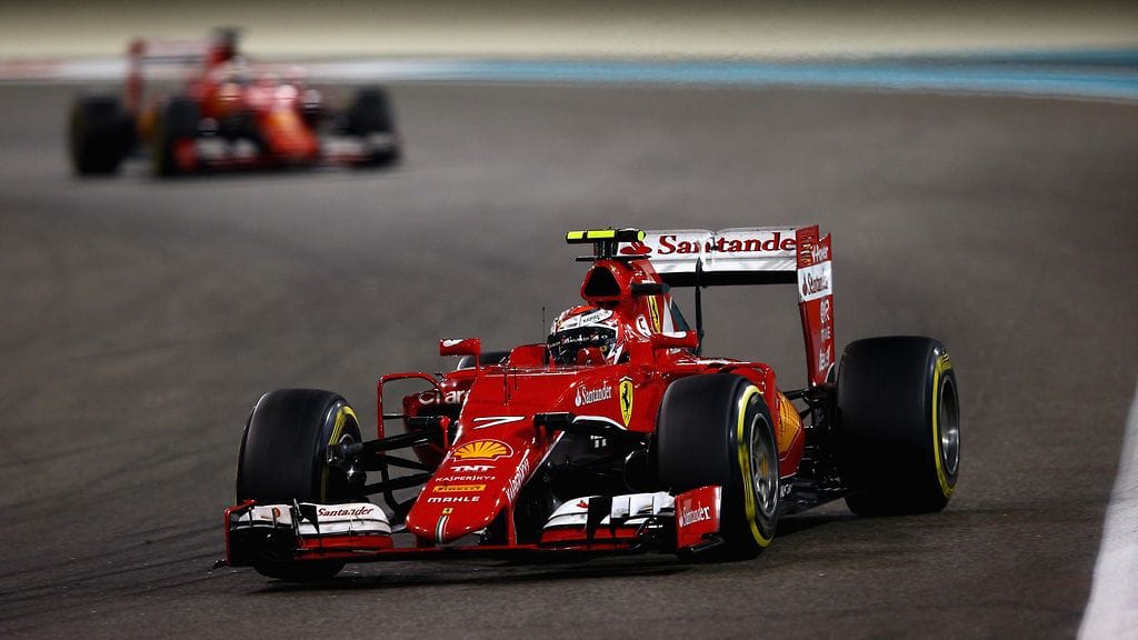 Kimi Räikkönen on kerrankin Sebastian Vetteliä edellä.