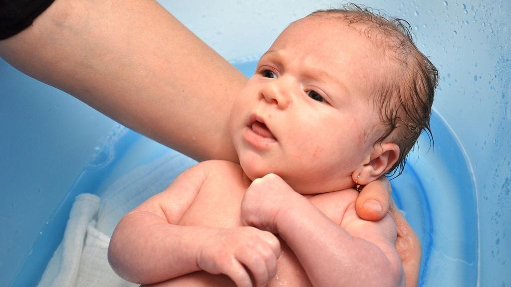 Vauvaa ei välttämättä kannata pestä välittömästi synnytyksen jälkeen.