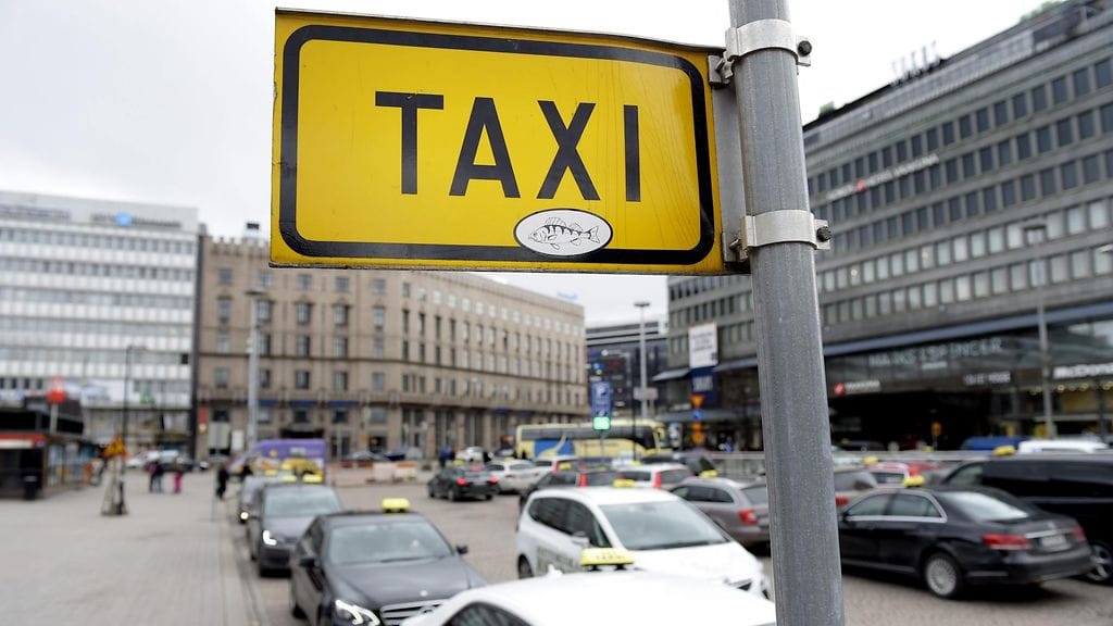 Taksitoiminta on Suomessa luvanvaraista.