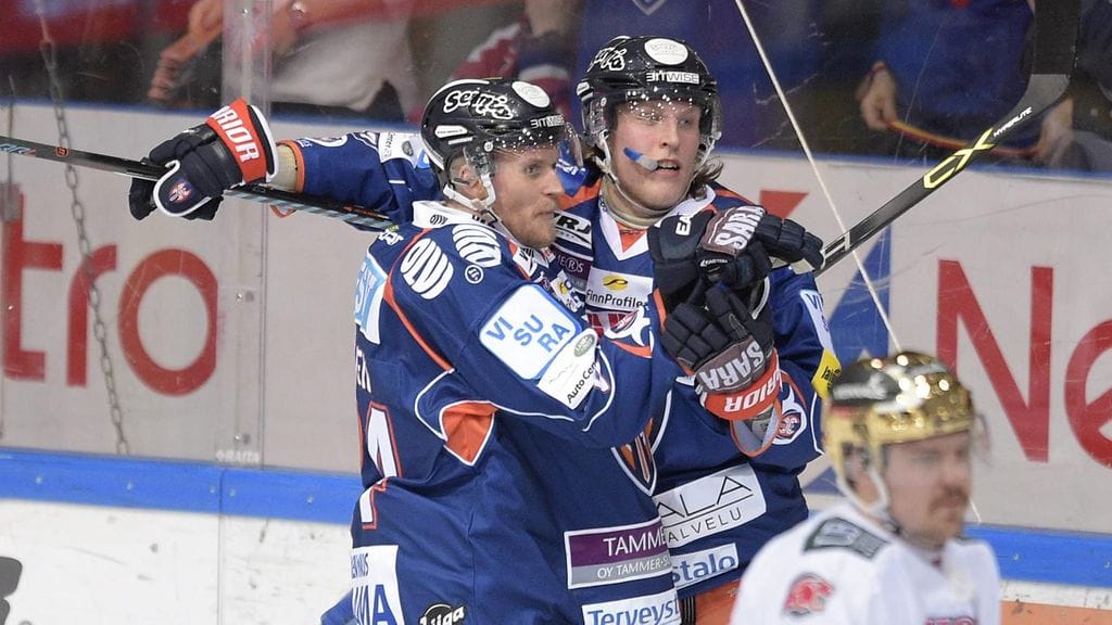 Jani Lajunen ja Patrik Laine juhlivat maalia.