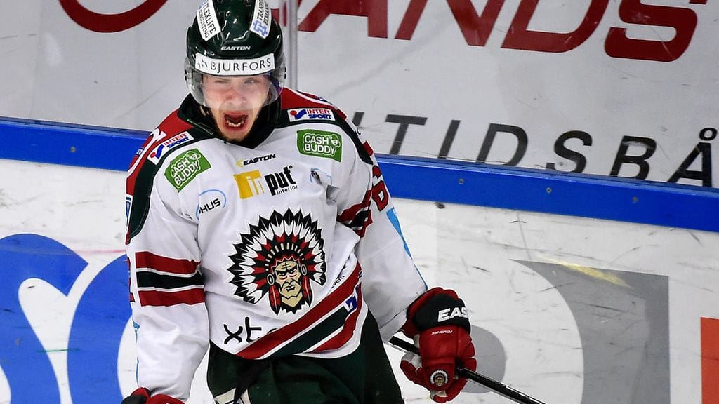 Artturi Lehkonen juhlii 3-0-osumaansa.