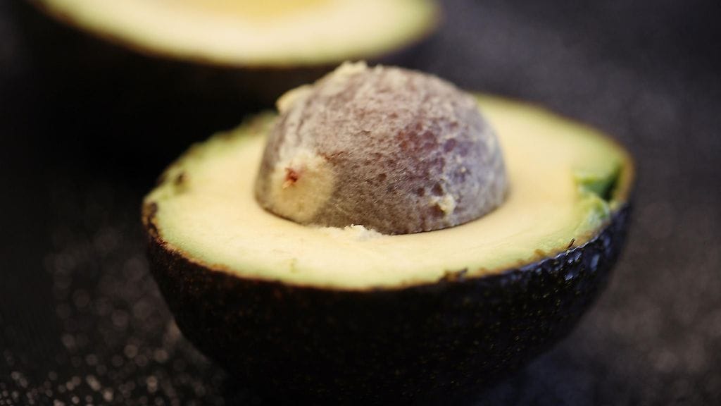 Avokadossa on sen terveellisyydestä huolimatta paljon kaloreita.