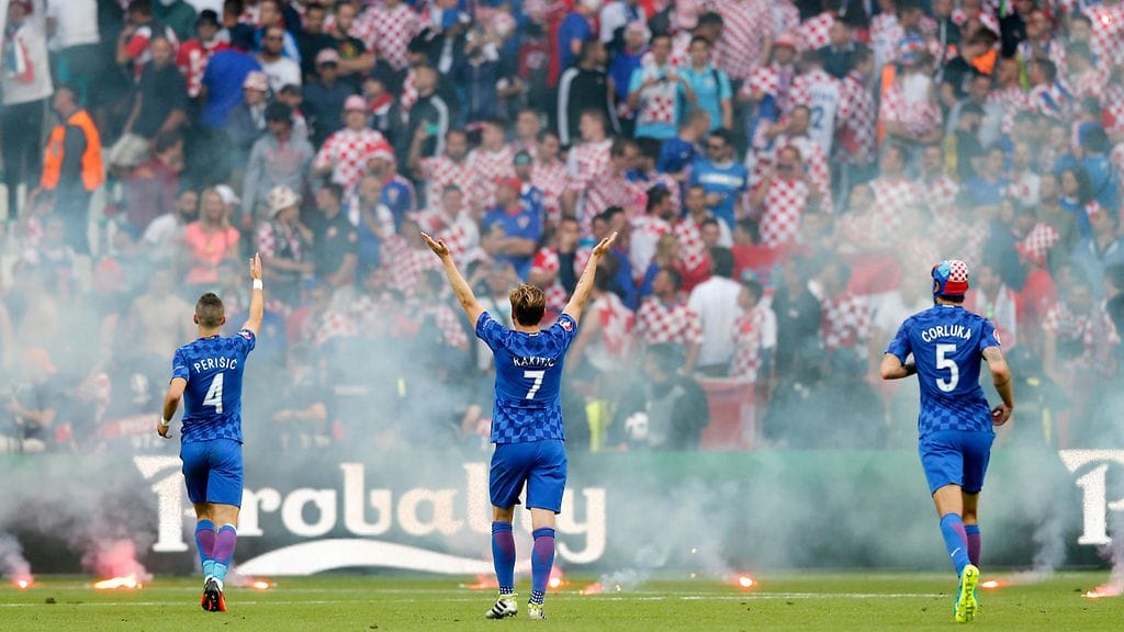 Kroatian pelaajat vetosivat faneihin lopettamaan hölmöilyt.
