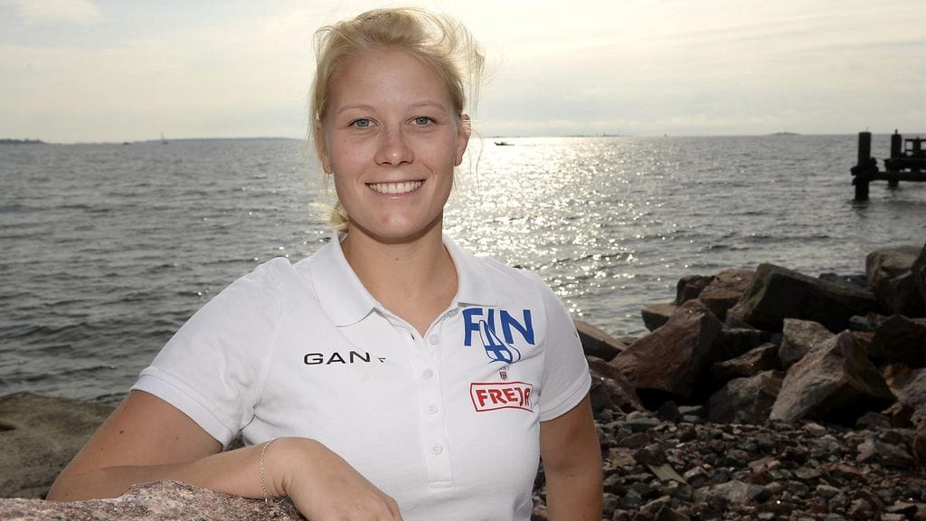 Camilla Cedercreutz purjehtii Riossa 49er FX -luokassa Noora Ruskolan kanssa.