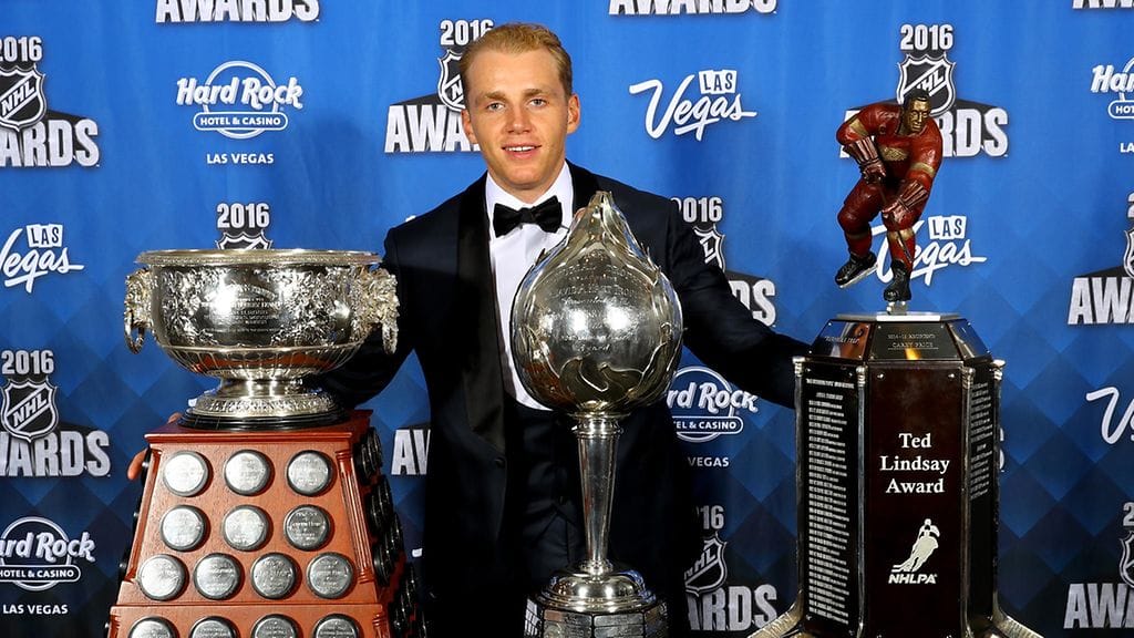 Patrick Kane pokkasi Hart trophyn viime vuonna.