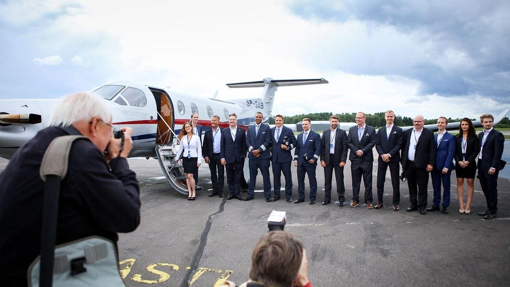 Go! Aviationin henkilökuntaa ja Pilatus-laivueen ensimmäinen kone saapui Malmin lentokentälle tiistaina 5. heinäkuuta 2016.