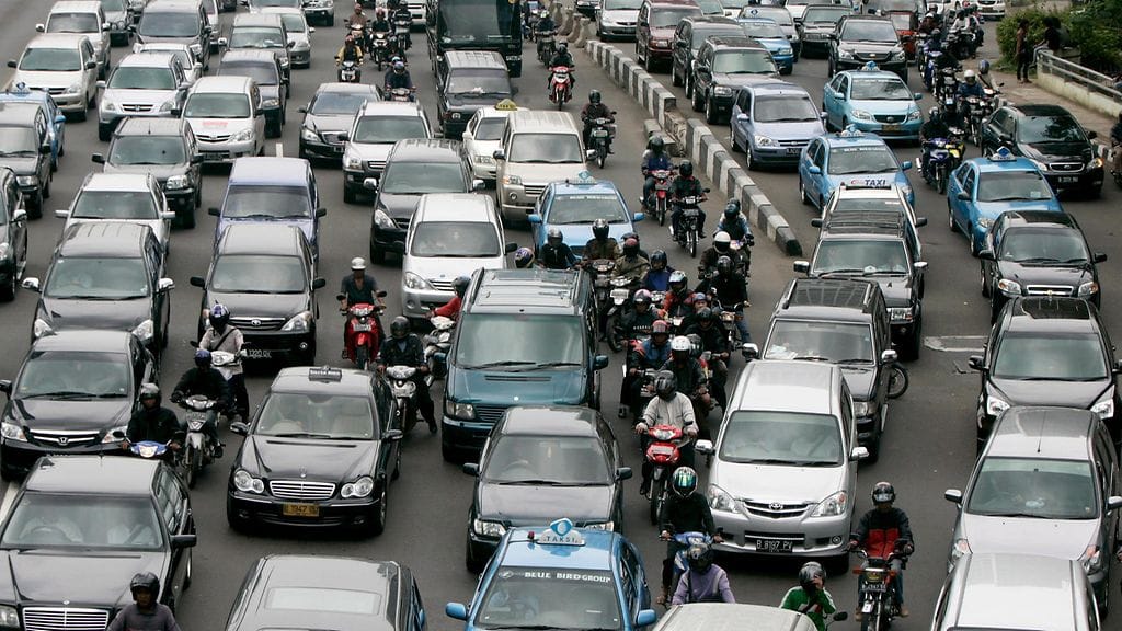 Indonesiassa sanotaan olevan yksi maailman pahimpia ruuhkaperäkkeitä. Liikenne oli jumiutunut myös maaliskuussa 2008.