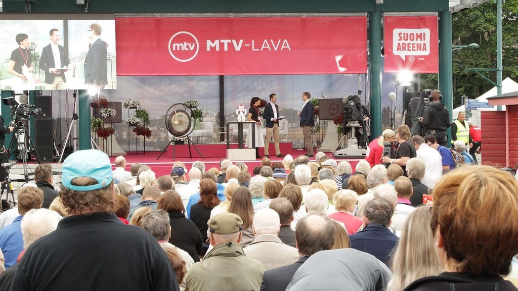 Pääministeri Juha Sipilä nähtiin päivän aikana useaan otteeseen uudella MTV-lavalla Porin torilla.