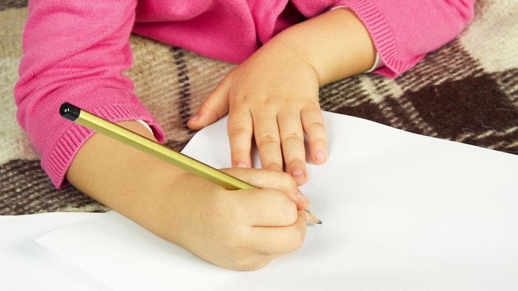 Yhdeksänvuotiaan Ellien äidilleen osoittama kirje sulattaa kaikkien sydämet.