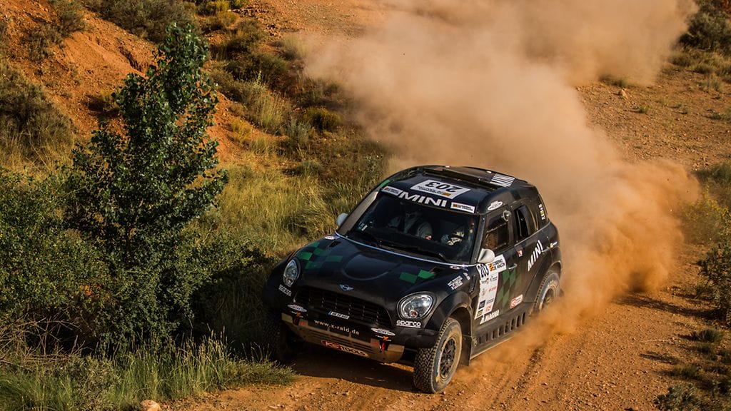 Mikko Hirvonen ajaa saksalaisen X-raid-tallin Minillä.