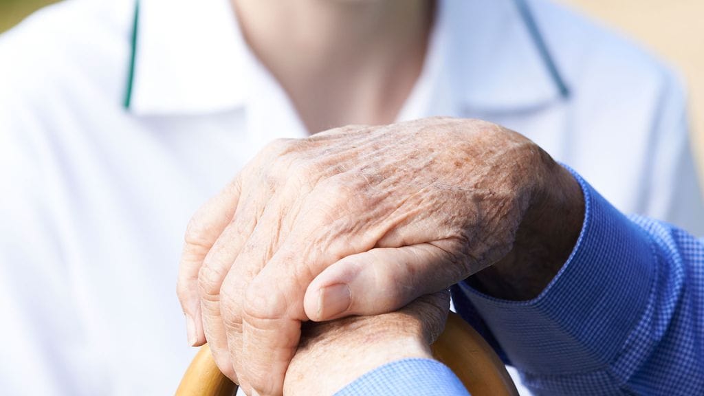 Olakiven tutkimuksen mukaan hoitajat eivät välttämättä hyväksy tulkintaa, jonka mukaan hoivan laatua voidaan parantaa kehittämällä heidän aktiivisuuttaan, omatoimisuuttaan ja motivaatiotaan.