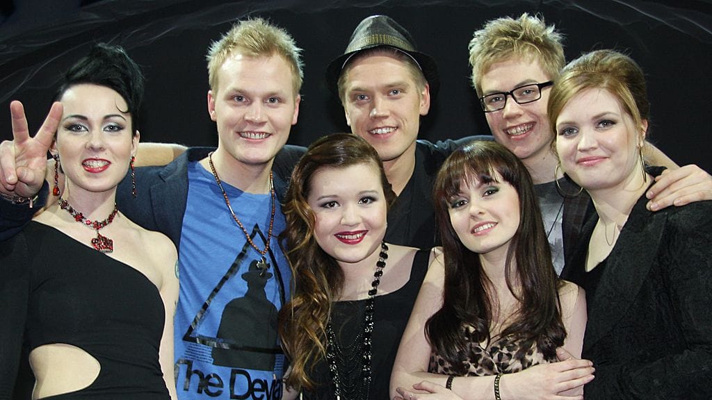 Idols-finalistit neljännen suoran lähetyksen jälkeen.