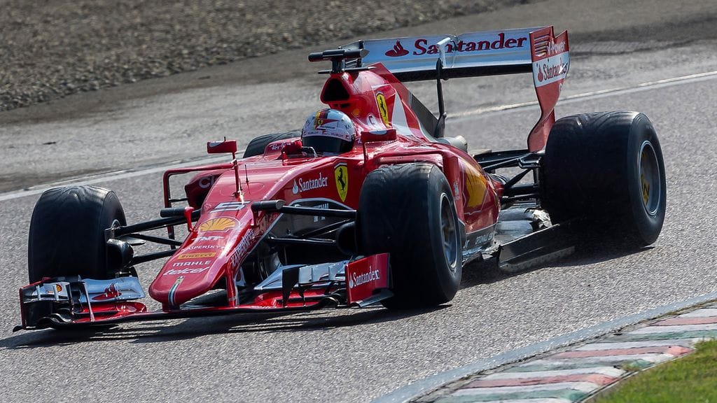 Sebastian Vettel testaa Pirellin uusia renkaita Fioranossa elokuun alussa.