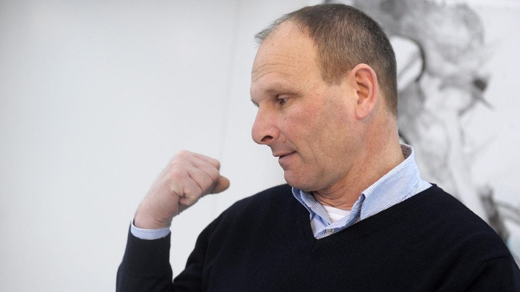 Reijo Liljendahl näkisi sekä radan että hevosten kannalta paremmaksi ajaa Suur-Hollolan välierät ja finaali samana päivänä.