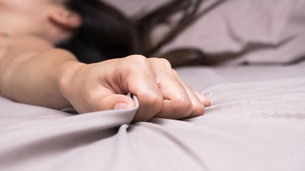 orgasmi, nainen, lakana